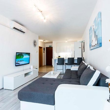 Apartment Elena Pula Bagian luar foto