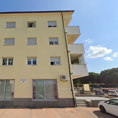 Apartment Elena Pula Bagian luar foto