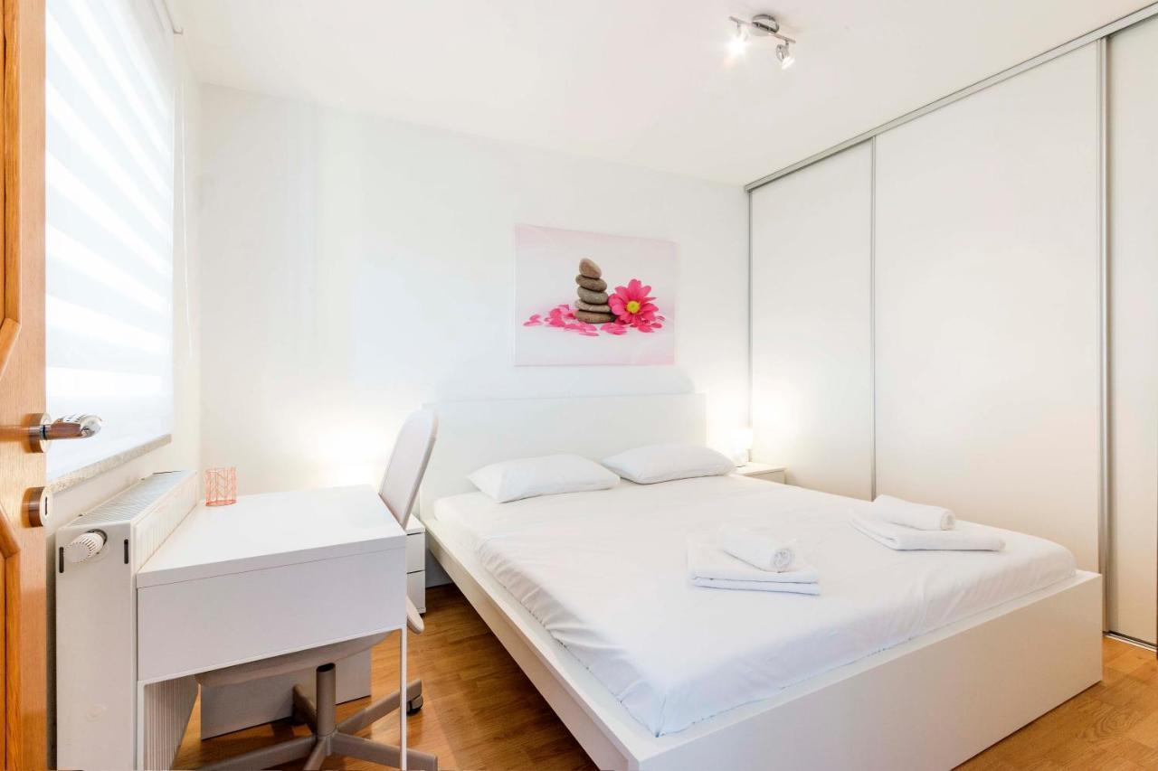 Apartment Elena Pula Bagian luar foto