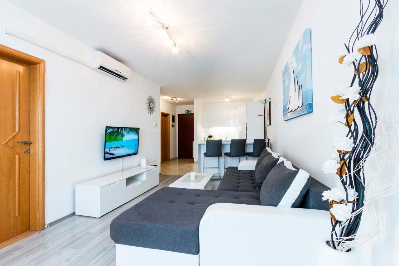 Apartment Elena Pula Bagian luar foto