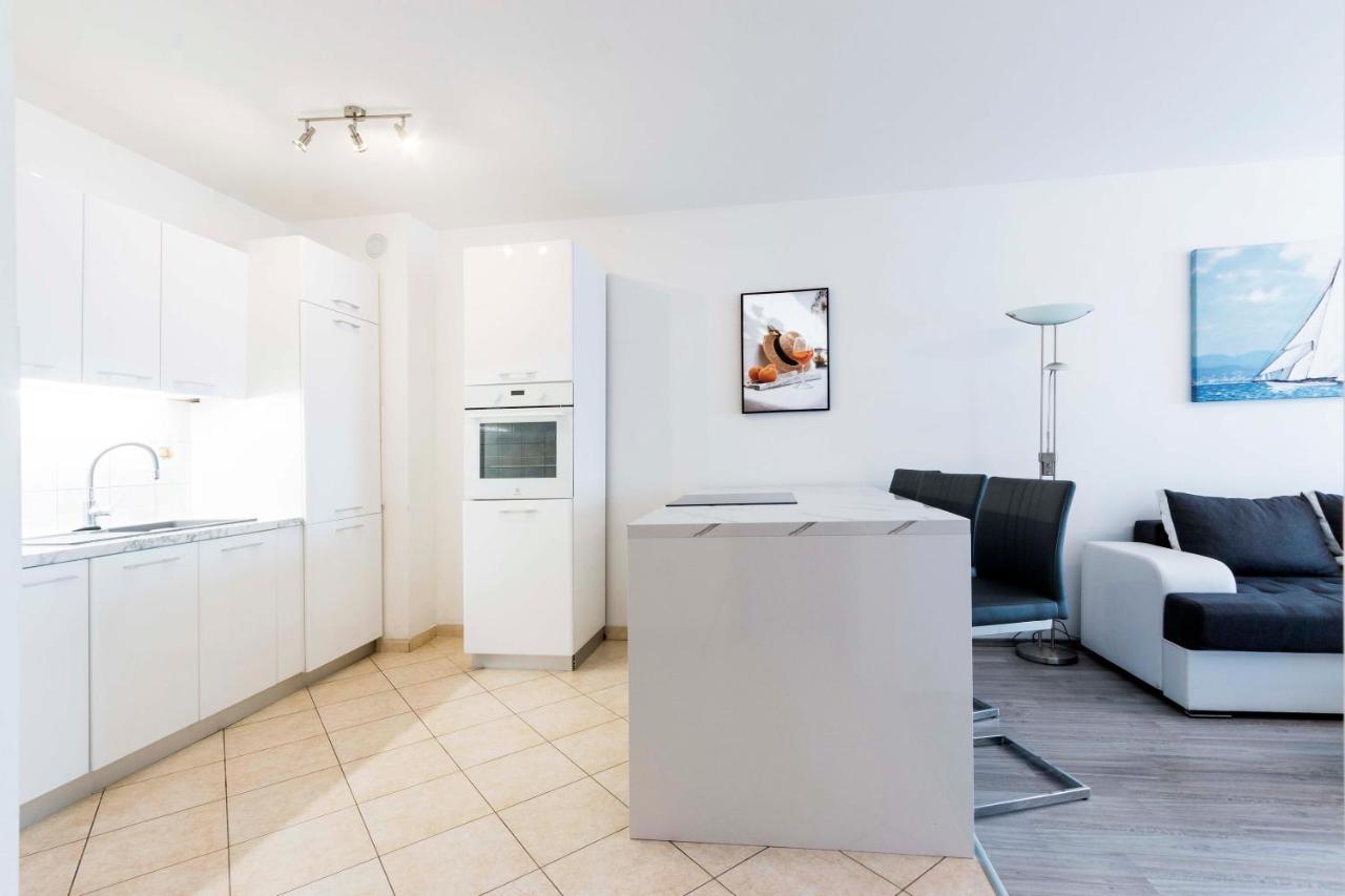 Apartment Elena Pula Bagian luar foto