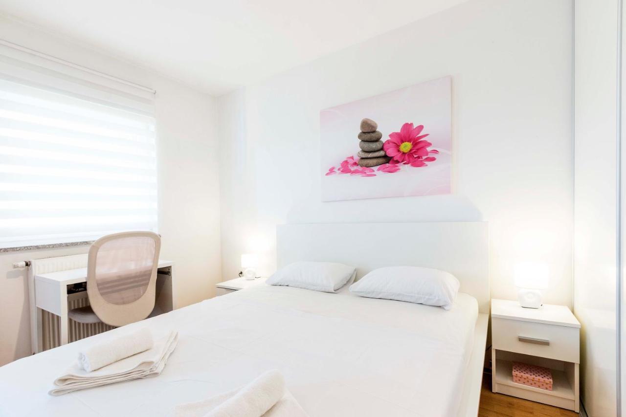Apartment Elena Pula Bagian luar foto