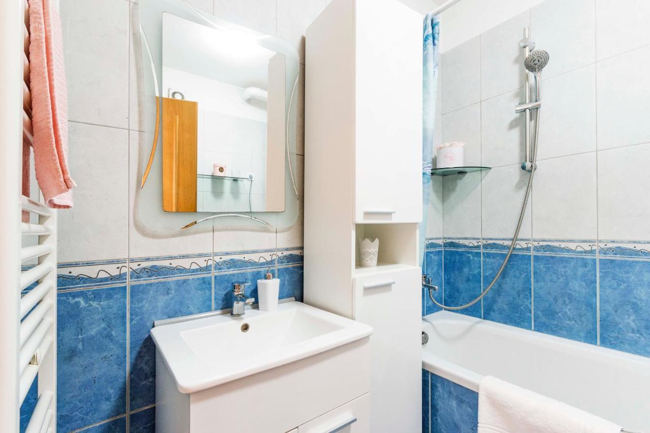 Apartment Elena Pula Bagian luar foto